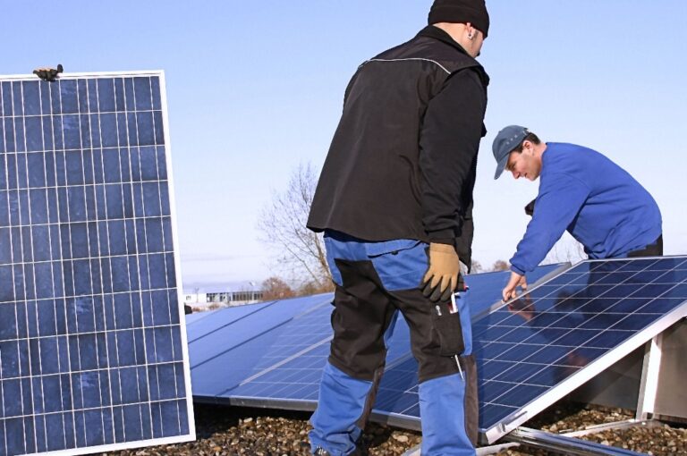 Montage aus Solarstrom