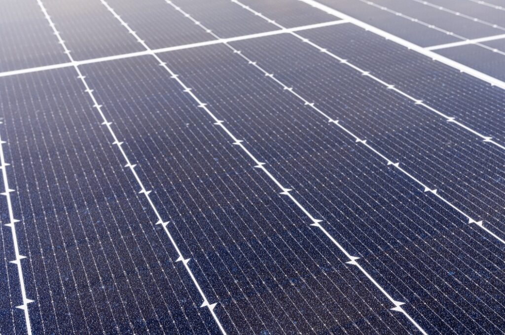 Nahaufname einiger neuer Solarpanele