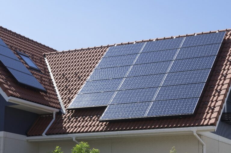 Wohnhaus – Solaranlage – Installationsbeispiel – Ziegeldach